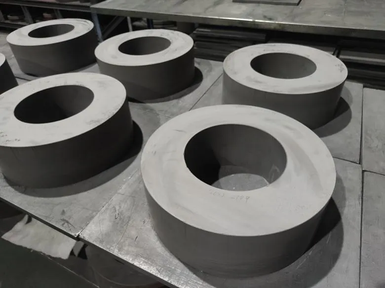 কীভাবে আল্ট্রা-ওয়্যার-প্রতিরোধী সিমেন্টেড কার্বাইড রোল রিংগুলি শক্তিশালীকরণ বারগুলিতে পৃষ্ঠের স্ক্র্যাচ প্রতিরোধে সহায়তা করে